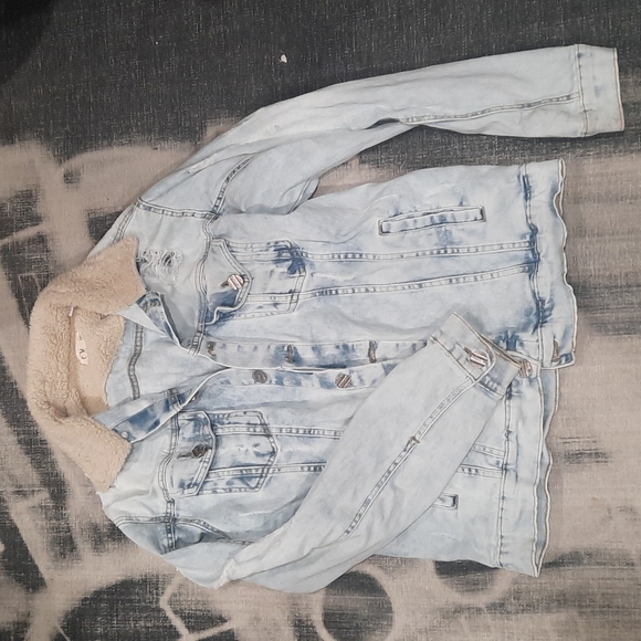 FWRD Distressed Denim Jean Jacket with Faux Shearling Sherpa Collar - Picture 2 of 4